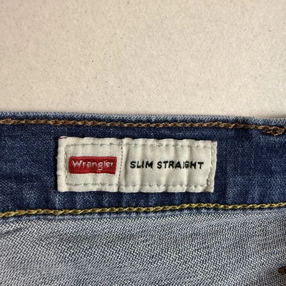 Wrangler Premium Quality Jeans Mens 34x30 Blue Medium‎ Wash Slim Straight Denim